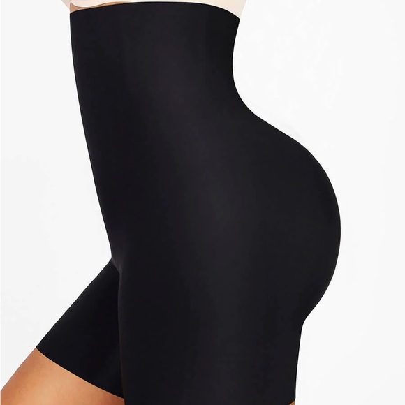 High-waisted Butt Lifter with removable hip pads - Picture 4 of 16